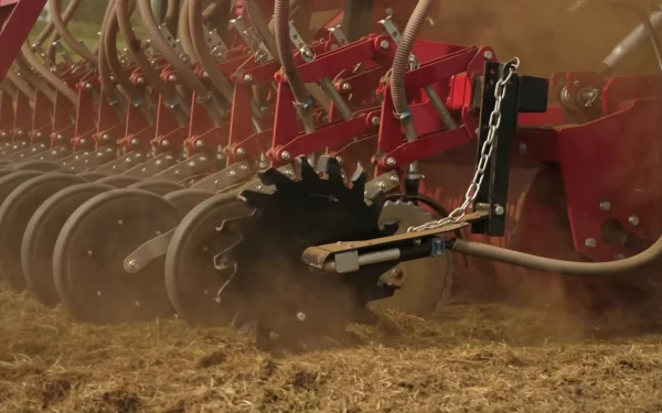 Demonstratie graslandbeluchter, graslandwoeler met molpoot en geohobel